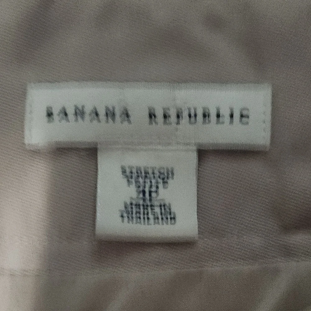 Banana Republic Khaki Stretch Lined Pencil Skirt. Size 4P Vintage Has Pockets